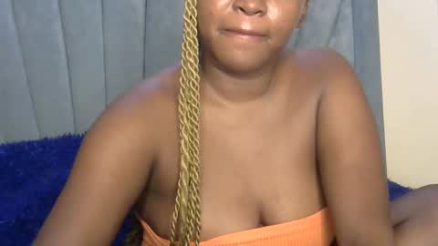 smiley_berry online show from November 2025 08:58:02 PM