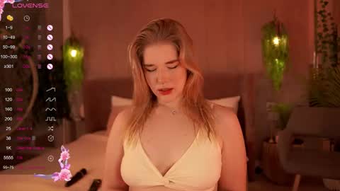 Snapshot of smiley_mia_ chatting on September 2025 05:07:02 AM Mia online show from September 2025 05:07:02 AM