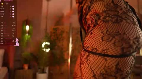 Snapshot of smiley_mia_ chatting on November 2025 05:19:01 AM Mia online show from November 2025 05:19:01 AM