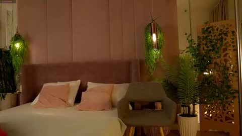 Snapshot of smiley_mia_ chatting on November 2025 05:07:01 AM Mia online show from November 2025 05:07:01 AM