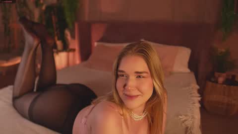 Snapshot of smiley_mia_ chatting on November 2025 05:20:01 AM Mia online show from November 2025 05:20:01 AM