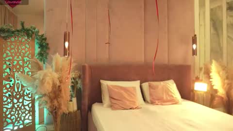 Mia online show from March 2026 05:10:02 AM