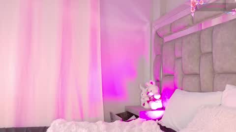 Snapshot of smiling__girl chatting on November 2025 06:40:02 PM online show from November 2025 06:40:02 PM