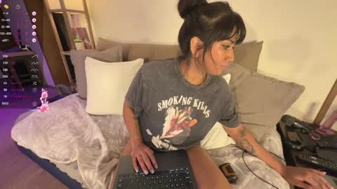 Carolina online show from November 2025 02:45:01 AM