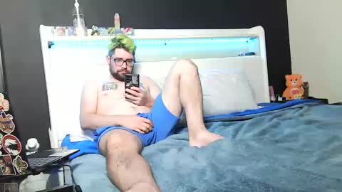Snapshot of snackonzach chatting on December 2024 03:20:01 AM snackonzach online show from December 2024 03:20:01 AM