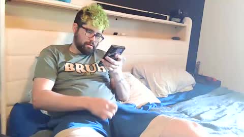 Snapshot of snackonzach chatting on September 2025 02:38:02 PM snackonzach online show from September 2025 02:38:02 PM