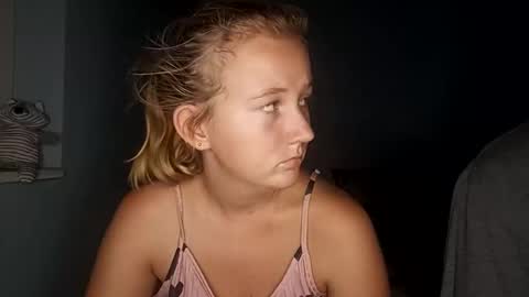 Sneakylildevils online show from April 2026 11:21:03 PM