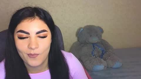 Snapshot of snickertail chatting on November 2025 03:33:01 PM Olivia online show from November 2025 03:33:01 PM