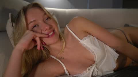 Candice Snow online show from January 2025 07:11:01 PM