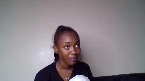 Snapshot of snowie_eyes chatting on June 2026 11:28:01 PM Snowie eyes online show from June 2026 11:28:01 PM