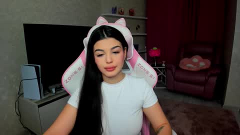 Snapshot of snowingwinter chatting on January 2026 07:39:01 PM snowingwinter online show from January 2026 07:39:01 PM