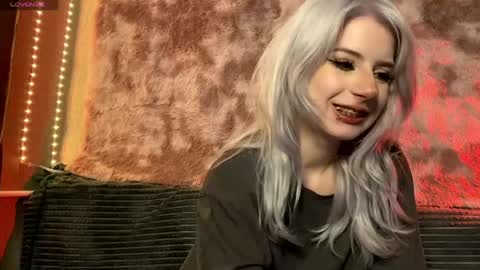 snowy_alice online show from May 2026 05:52:02 PM