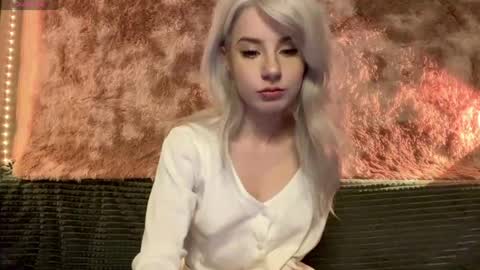 Snapshot of snowy_alice chatting on May 2026 04:12:02 PM snowy_alice online show from May 2026 04:12:02 PM