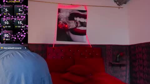 Snapshot of sobigcurvy44 chatting on December 2025 07:19:02 PM leidy online show from December 2025 07:19:02 PM