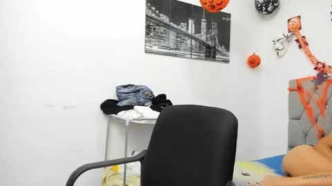 Snapshot of sofi_and_santy chatting on November 2025 01:50:02 AM SOFI AND SANTY online show from November 2025 01:50:02 AM