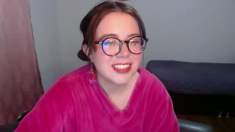 Sofi Lynch online show from December 2025 06:22:02 AM