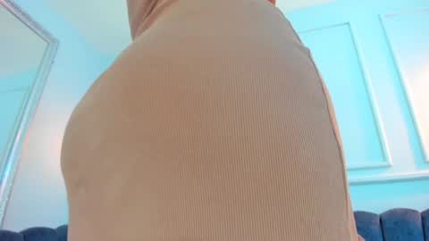 Snapshot of sofi_moreno chatting on December 2024 11:44:01 AM Sofi online show from December 2024 11:44:01 AM