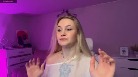 Snapshot of sofia_kenwood_ chatting on February 2026 03:26:01 AM Sofia online show from February 2026 03:26:01 AM