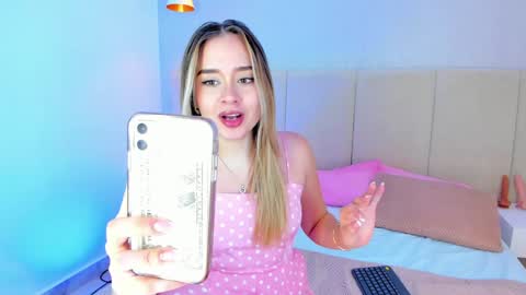 Snapshot of sofia_pamela chatting on December 2024 07:43:02 PM SOFIA PAMELA online show from December 2024 07:43:02 PM
