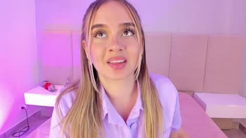 Snapshot of sofia_pamela chatting on December 2024 08:49:01 PM SOFIA PAMELA online show from December 2024 08:49:01 PM