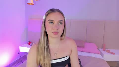 Snapshot of sofia_pamela chatting on December 2024 07:24:02 PM SOFIA PAMELA online show from December 2024 07:24:02 PM