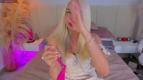 Snapshot of sofia_pamela chatting on September 2025 07:24:02 PM SOFIA PAMELA online show from September 2025 07:24:02 PM