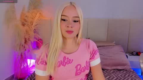 Snapshot of sofia_pamela chatting on September 2025 07:25:01 PM SOFIA PAMELA online show from September 2025 07:25:01 PM