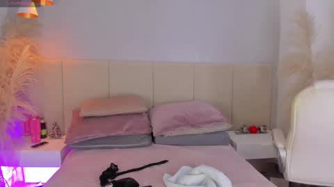 Snapshot of sofia_pamela chatting on September 2025 07:02:02 PM SOFIA PAMELA online show from September 2025 07:02:02 PM