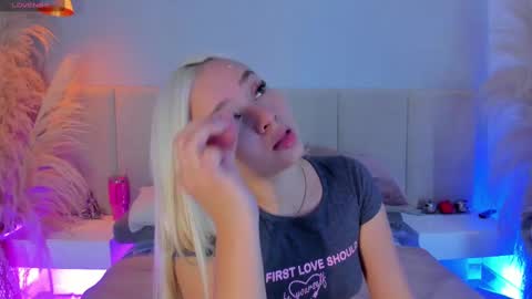 Snapshot of sofia_pamela chatting on September 2025 07:25:02 PM SOFIA PAMELA online show from September 2025 07:25:02 PM