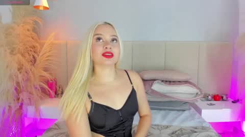 Snapshot of sofia_pamela chatting on September 2025 03:17:02 PM SOFIA PAMELA online show from September 2025 03:17:02 PM