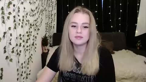 Snapshot of sofia_rosemary chatting on December 2024 12:24:01 PM sofia_rosemary online show from December 2024 12:24:01 PM