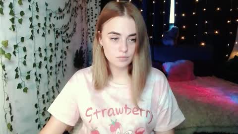 Snapshot of sofia_rosemary chatting on September 2025 12:49:02 PM sofia_rosemary online show from September 2025 12:49:02 PM