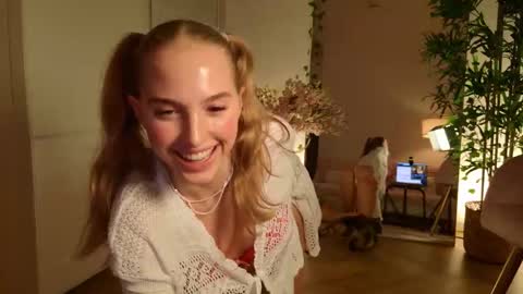 Snapshot of sofiaaaxoxoxo chatting on October 2025 04:53:02 PM Sofia online show from October 2025 04:53:02 PM