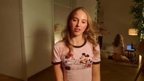 Snapshot of sofiaaaxoxoxo chatting on November 2025 04:52:02 PM Sofia online show from November 2025 04:52:02 PM