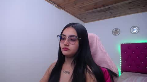 Sofia online show from December 2025 04:59:02 PM