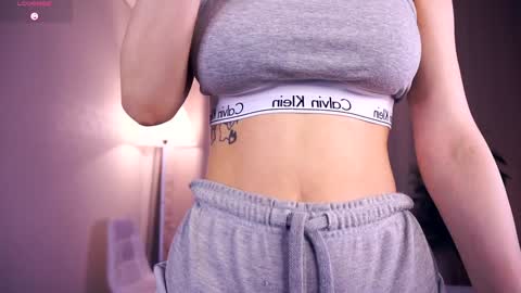 Snapshot of sofiabruno chatting on September 2025 06:39:01 AM Hi My name is Sofia Welcome to my room Please thumbs up - its important online show from September 2025 06:39:01 AM