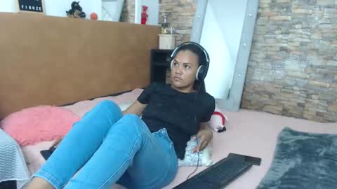 Snapshot of sofianena chatting on February 2025 09:01:02 PM love online show from February 2025 09:01:02 PM