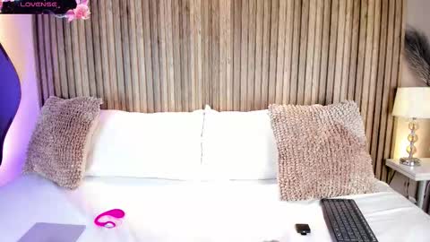 Sofiaorange online show from December 2025 05:51:01 PM