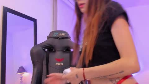 Snapshot of sofiarouge_ chatting on November 2025 08:09:01 PM Sofia Help me reach 5K followers online show from November 2025 08:09:01 PM