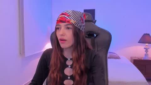 Snapshot of sofiarouge_ chatting on December 2025 07:52:01 PM Sofia Help me reach 5K followers online show from December 2025 07:52:01 PM