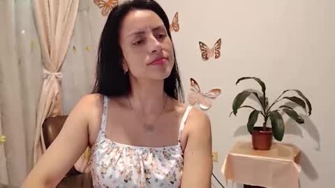 Sofi Bella online show from October 2025 03:36:01 PM