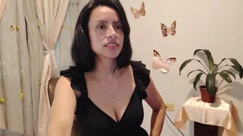 Sofi Bella online show from November 2025 01:44:02 PM