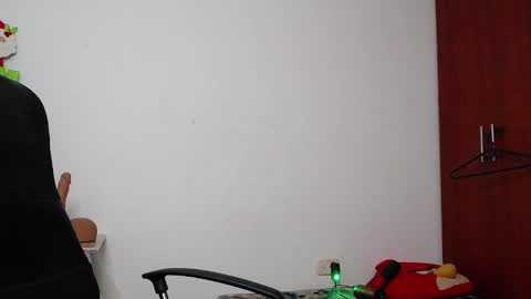 Snapshot of soft_fetish chatting on December 2024 04:59:02 PM Camila M online show from December 2024 04:59:02 PM