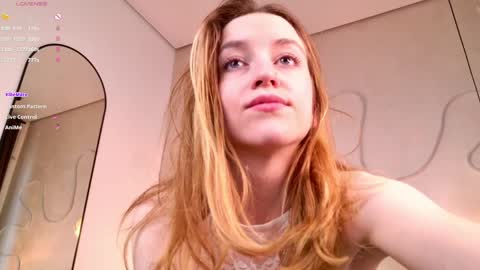 softdreamer_ online show from April 2026 08:04:02 AM