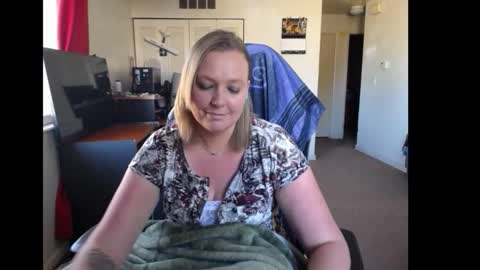 Rose online show from November 2025 08:43:02 PM