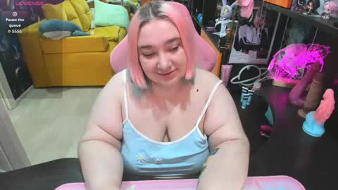 Snapshot of softie_sofy chatting on May 2026 03:35:02 AM Sofie online show from May 2026 03:35:02 AM