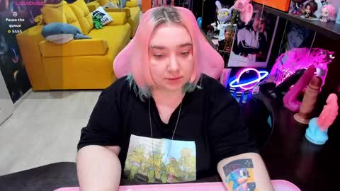 Snapshot of softie_sofy chatting on May 2026 01:47:02 AM Sofie online show from May 2026 01:47:02 AM