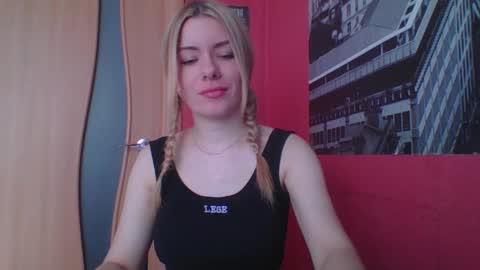 softy_aura online show from April 2026 08:31:01 AM