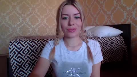 softy_aura online show from May 2026 01:41:02 PM