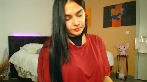 Mila online show from October 2025 05:57:02 PM